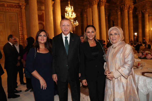 Cumhurbaşkanı Erdoğan, Sanatçılarla Bir Araya Geldi: Opera Binasını 2021'de Bitireceğiz
