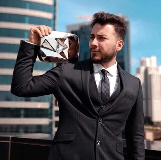 Damla Aslanalp ile Evlenen Enes Batur Kimdir?