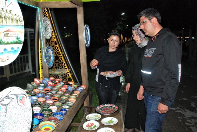 Son Paralarıyla İş Kurdular, Kazanacakları Parayla Evlenecekler