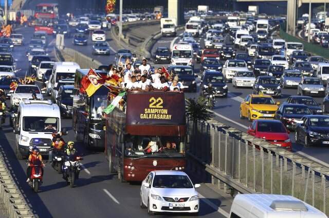 Galatasaray Kafilesi Üstü Açık Otobüsle Stada Geldi Galatasaray Kafilesi Üstü Açık Otobüsle Stada Geldi