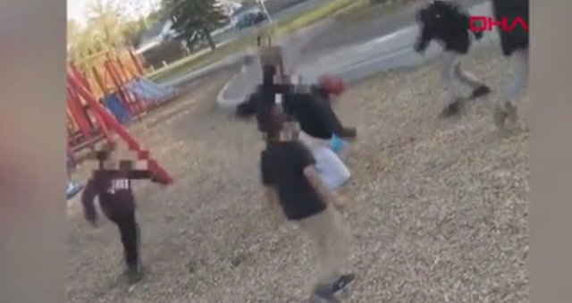 Çocuklar Parkta Dehşet Saçtı! Kendilerini Uyaran Kadına Saldırdılar