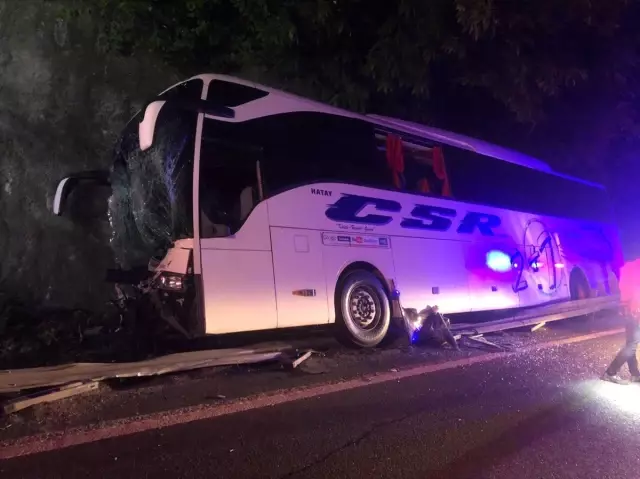 Düzce'de Yolcu Otobüsü Traktörle Çarpıştı: 1 Ölü, 12 Yaralı