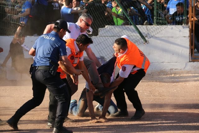 Hatayspor-Adana Demirspor Maçı Sonrası Ortalık Karıştı! 2 Polis Yaralandı