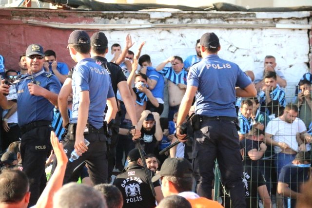 Hatayspor-Adana Demirspor Maçı Sonrası Ortalık Karıştı! 2 Polis Yaralandı