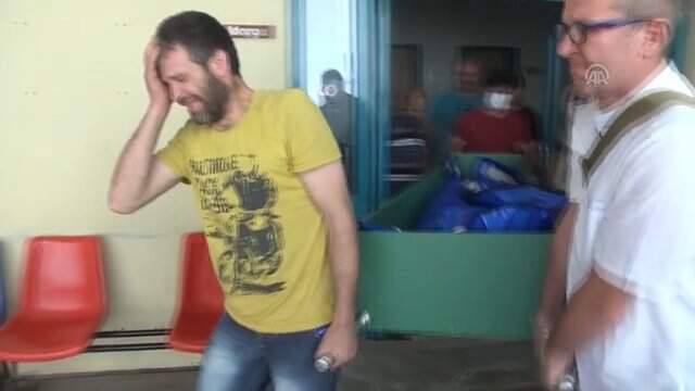 Bir Babanın Yıkıldığı An! Oğlundan Kalan Fotoğraflarla Kendini Avuttu Bir Babanın Yıkıldığı An! Oğlundan Kalan Fotoğraflarla Kendini Avuttu