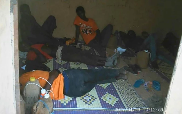 Gizli kamerasıyla insan kaçakçılığını belgeleyen Afrikalı göçmen