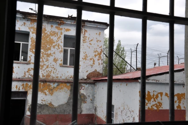 Stalin'in Kayınpederinin de Yattığı Tarihi Kars Cezaevi Yıkılıyor