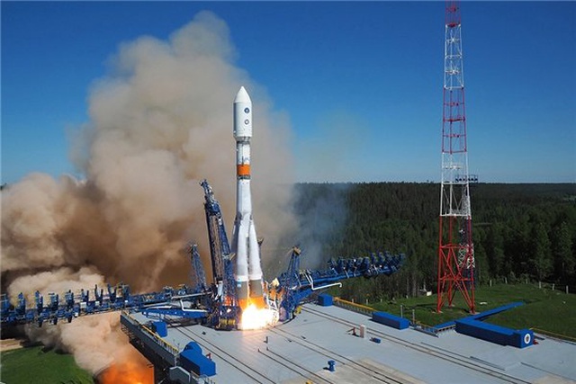 Uydu Taşıyan Soyuz Roketine Yıldırım Çarptı (Video)