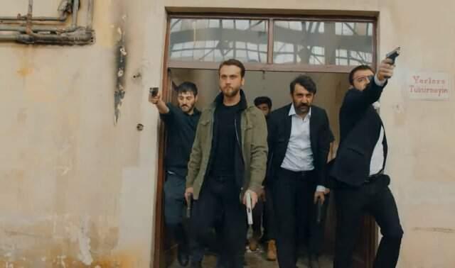 Çukur'un sezon finalinde çok eleştirilen tekerlekli sahneye esprili gönderme