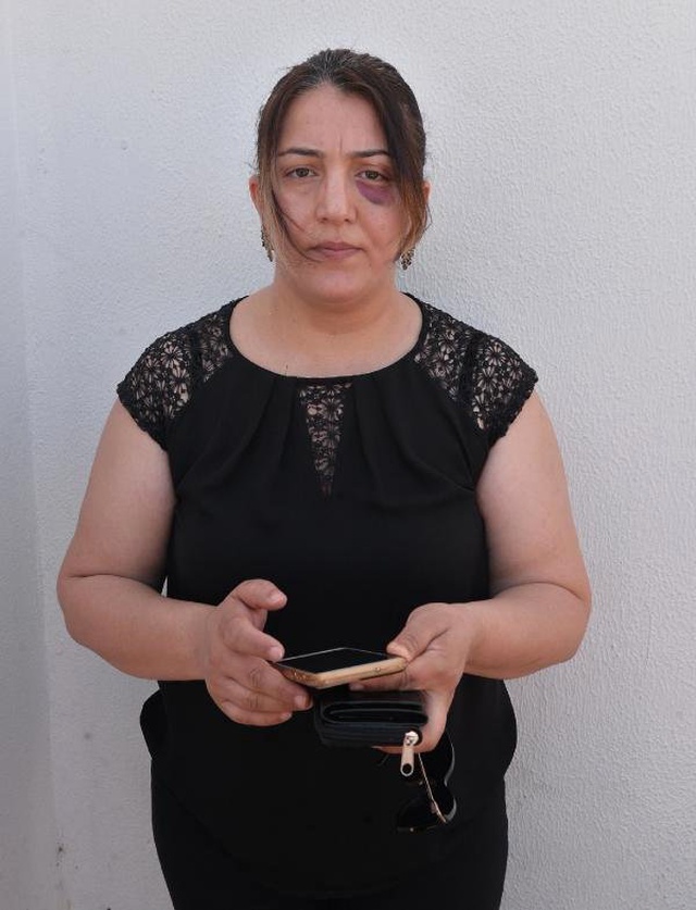 Yaralıya müdahale etmeye çalışan sağlık personelleri, iki kişi tarafından sopayla dövüldü