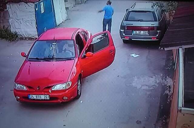 Sapığın zihinsel engelli genç kızı taciz ettiği an kamerada!