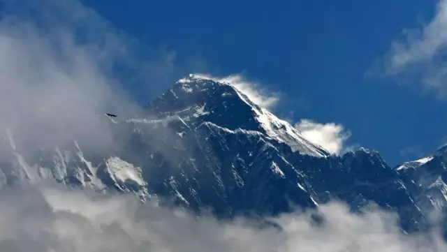 Everest'te dağcı ölümleri: 'İnsanlar cesetleri çiğneyerek tırmanıyor'