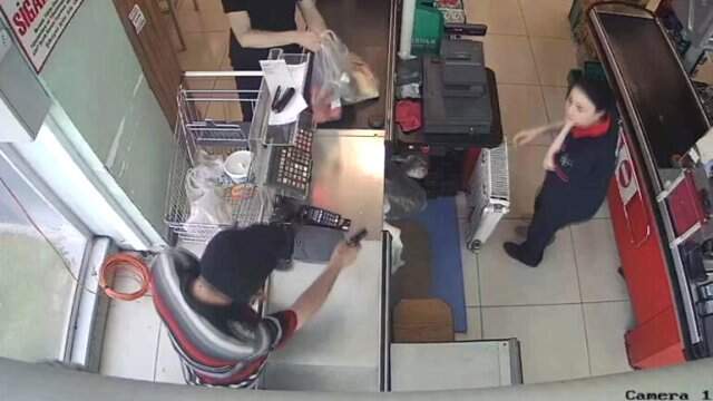 Güpegündüz market soymaya çalışan hırsız, yakalanınca 'Şansımı denedim' dedi Güpegündüz market soymaya çalışan hırsız, yakalanınca