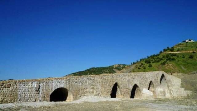 Sular altında kalacak olan tarihi köprüdeki restorasyon bitti Sular altında kalacak olan tarihi köprüdeki restorasyon bitti