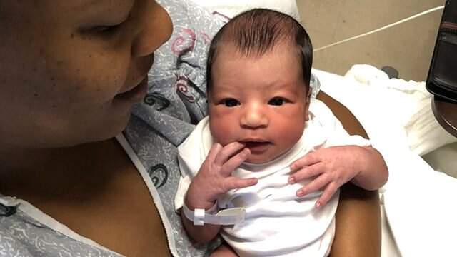 Arabada doğum anı saniye saniye kameralara yansıdı! Arabada doğum anı saniye saniye kameralara yansıdı!