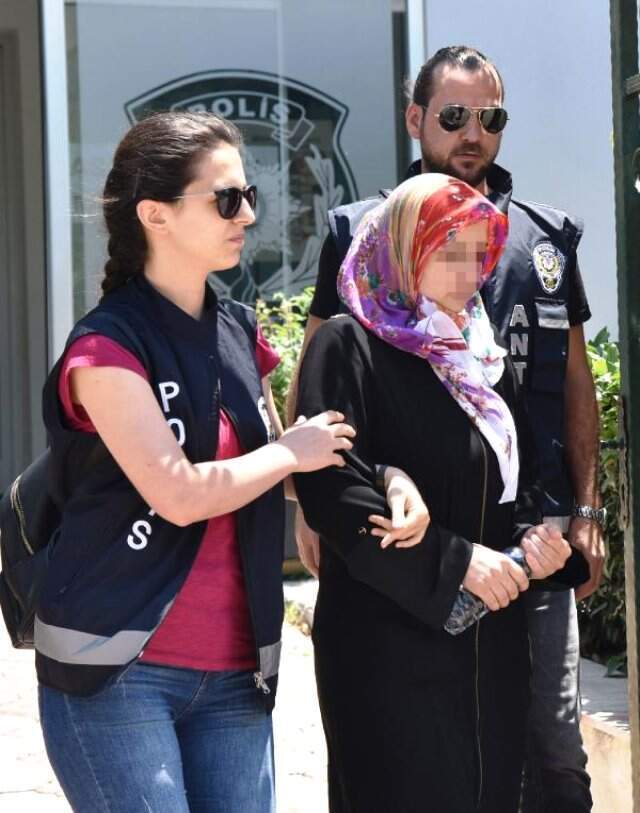 Meyve bıçağını sevgilisinin kalbine saplayan kadın: Ölmemek için yaptım