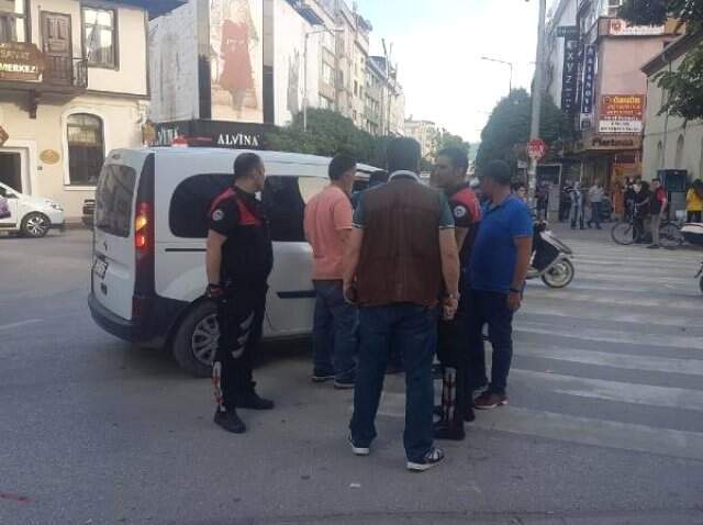 Tartışma bir anda alevlendi! Husumetlisine kasaptan aldığı satırla saldırdı Tartışma bir anda alevlendi! Husumetlisine kasaptan aldığı satırla saldırdı