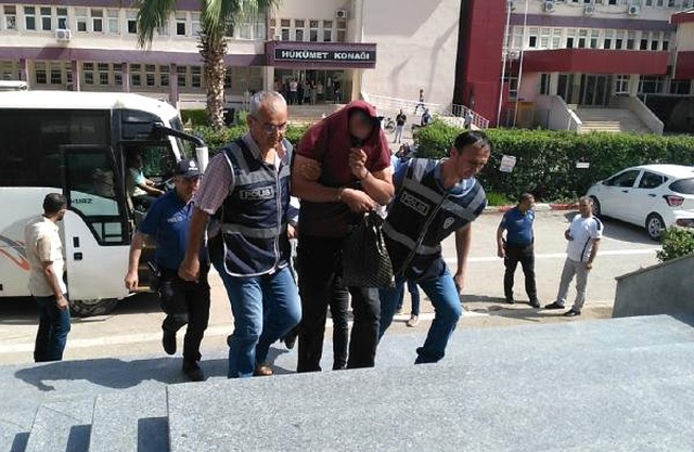 Fuhuş baskınında yakalandılar! Erkeklerin giydiği şalvarlar dikkatlerden kaçmadı