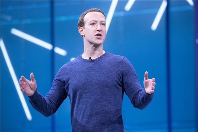 Facebook Hissedarları Mark Zuckerberg'in Görevine Devam Etmesine Karar Verdi