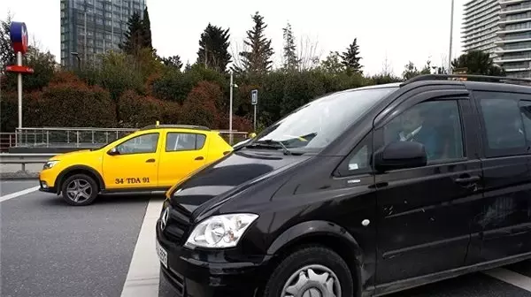 Uber Kararını Protesto Etmek İsteyen Uber Şoförleri Yenikapı'da Toplandı