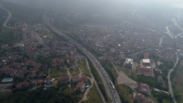 TEM Otoyolu'nda bayram trafiği! Durma noktasına geldi