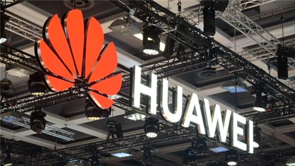 Bir Darbe Daha: Foxconn, Huawei Telefonların Üretimini Durdurdu