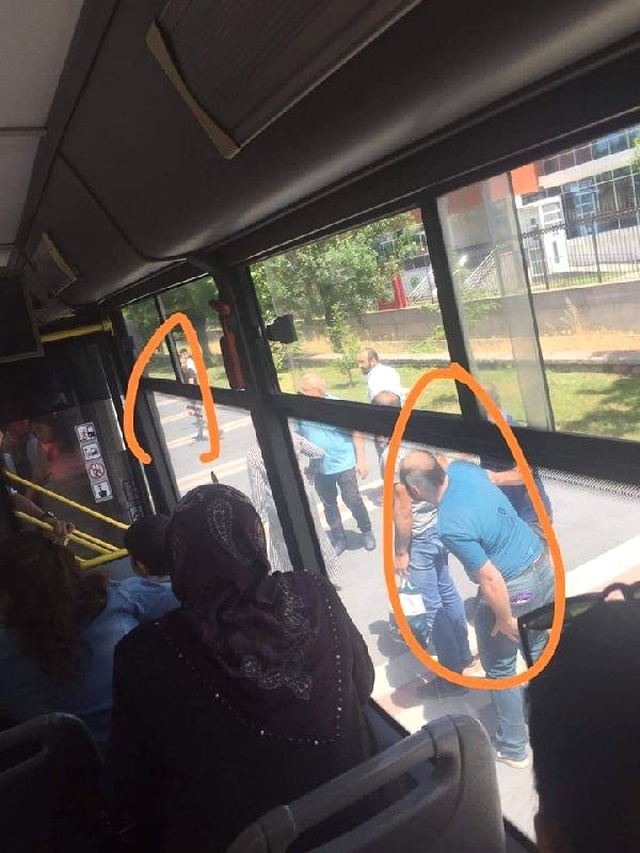 Otobüste küfürlü konuşan gençleri uyaran yolcu, bıçaklandı