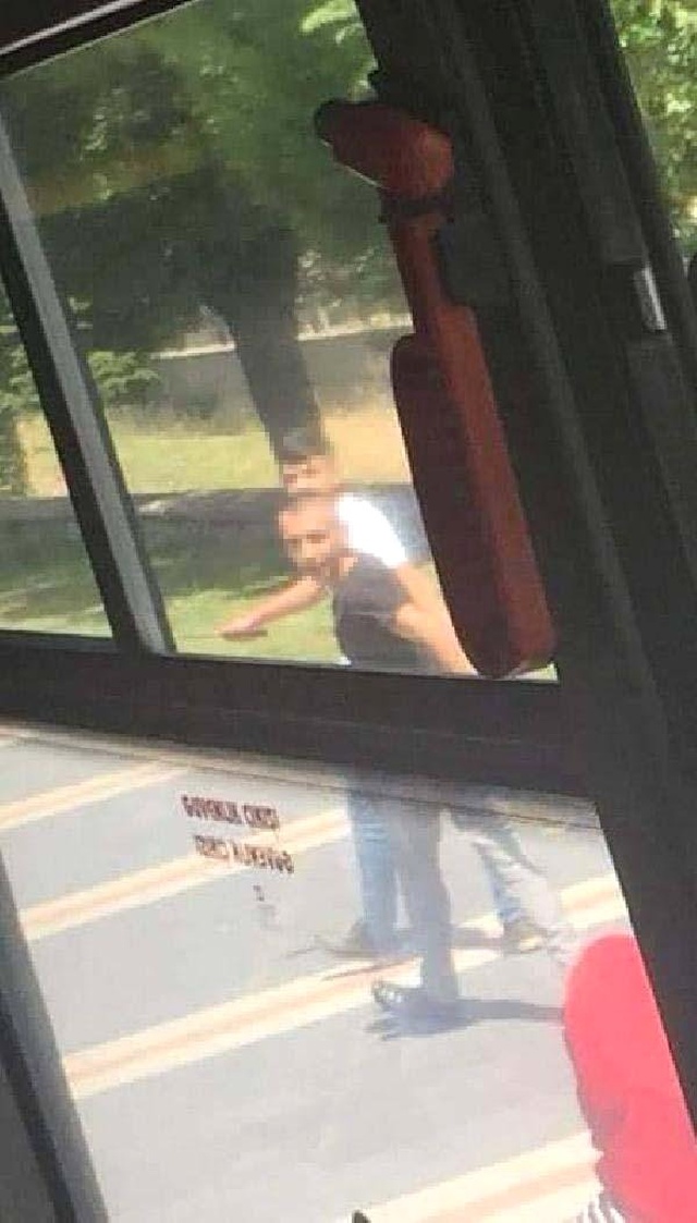 Otobüste küfürlü konuşan gençleri uyaran yolcu, bıçaklandı