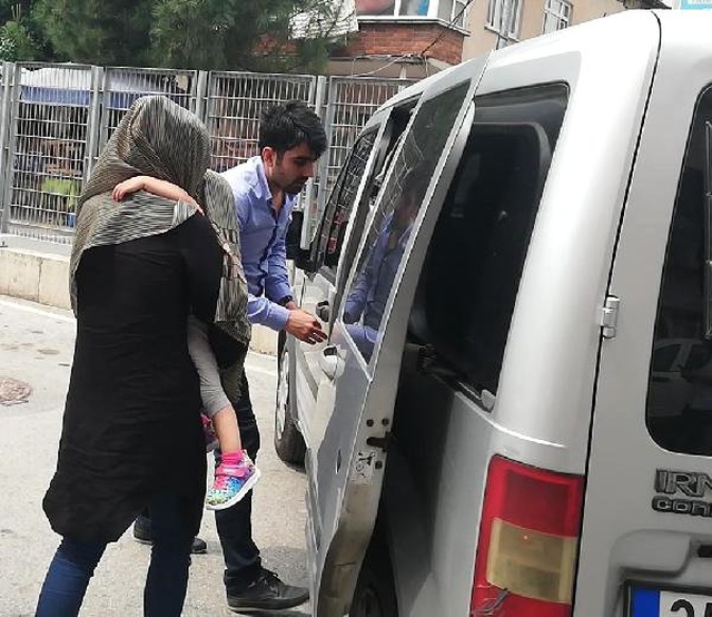 Takip ettiği kadının sırt çantasından cüzdan çaldı