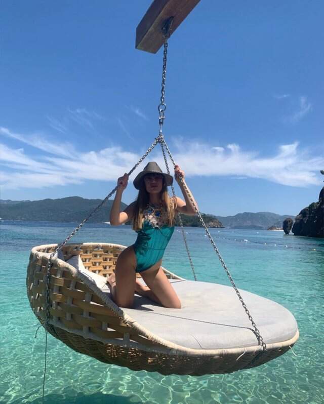 Ünlü isimlerin bikinili paylaşımları sosyal medyaya damga vurdu Ünlü isimlerin bikinili paylaşımları sosyal medyaya damga vurdu