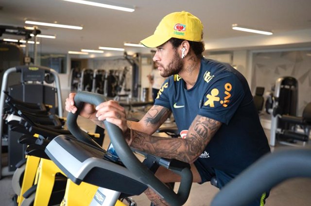 Yıldız futbolcu Neymar, otel odasında bir kadına tecavüz etmekle suçlanıyor