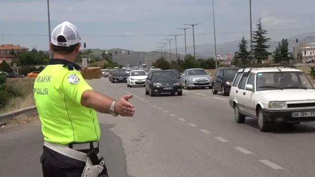 43 ilin geçiş noktası Kırıkkale'de trafik kilit!