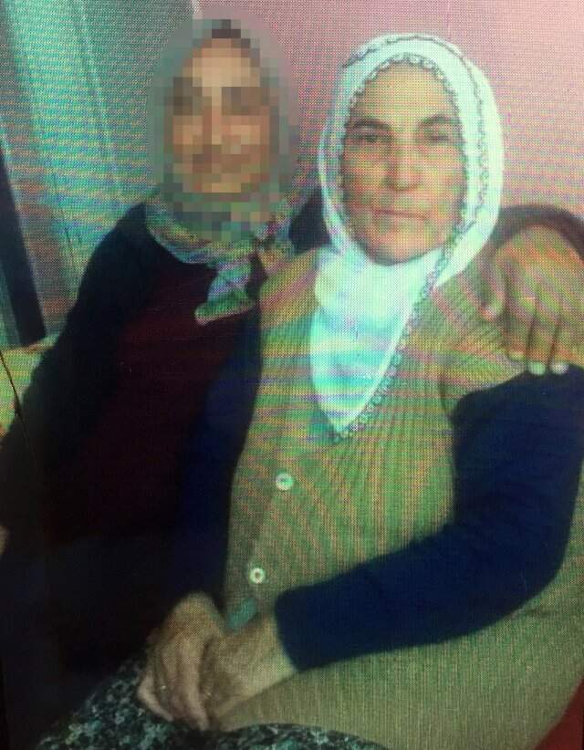 Adana'da korkunç kaza! Acemi sürücü kaldırımda oturan iki kadını böyle ezdi