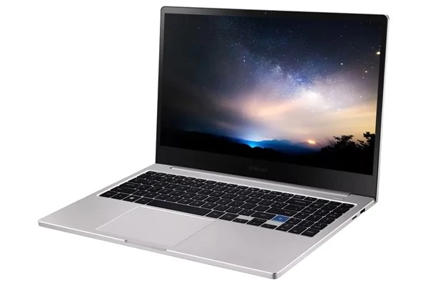Samsung, MacBook'ların Neredeyse Aynısı Olan Yeni Notebook 7 Serisini Tanıttı