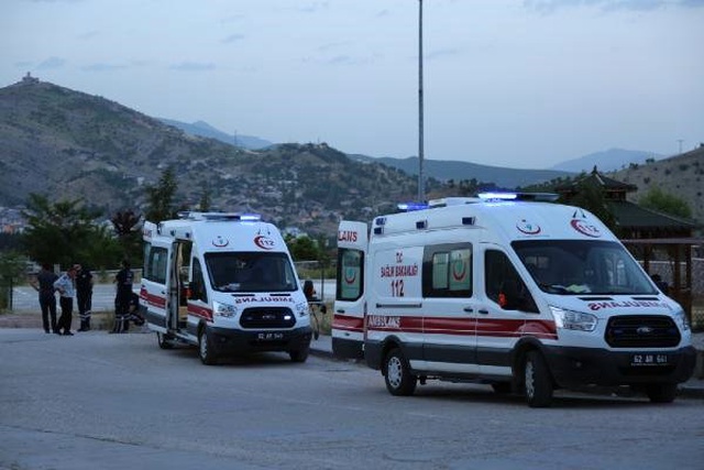 Tunceli'de <a class='keyword-sd' href='/pkk/' title='PKK'>PKK</a>'lı teröristlerle çatışma çıktı: 1 şehit, 1 yaralı
