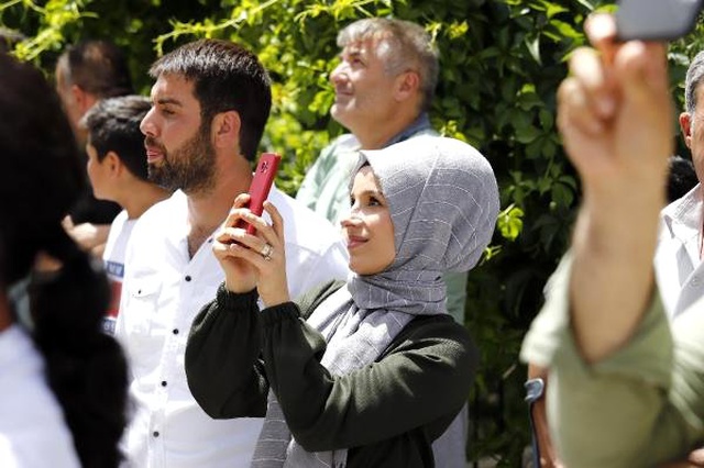 Bunalıma giren adam eşi kendisini terk edince evini ateşe verip intihara kalkıştı
