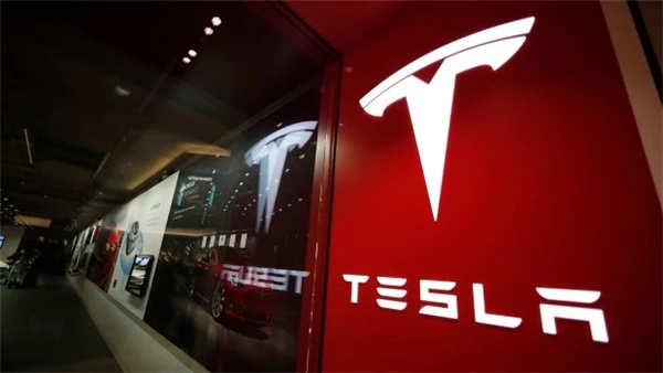 İddia: Tesla, Çalışanlarının Blind İsimli Sosyal Ağa Erişimini Kısıtladı