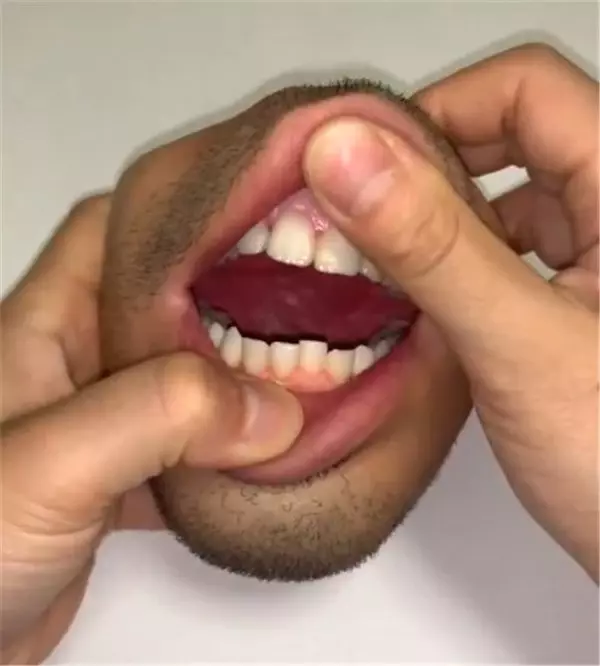 Kısa Süre İçinde Viral Hale Gelen 'İnsan Yüzlü' Cüzdan (Video)