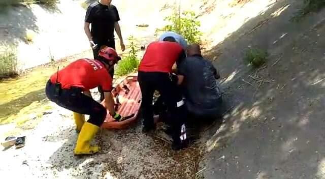 Bayramda mezarlık ziyaretine giden yaşlı kadın atık su kanalına düştü