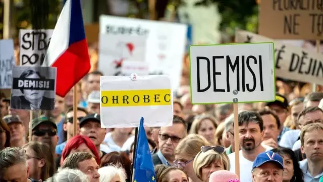 Çekya'da 'komünizmin çöküşünden bu yana en büyük' protesto gösterileri