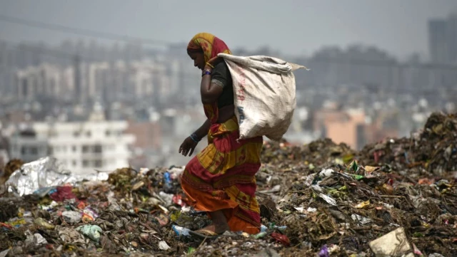 Hindistan'ın yılda 10 metre yükselen çöp dağı