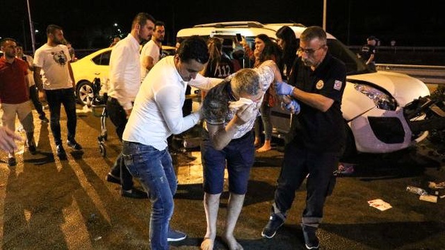 Antalya'da zincirleme kaza: 3'ü çocuk, 10 yaralı