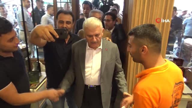 Binali Yıldırım Sur ilçesinde esnafı ziyaret etti