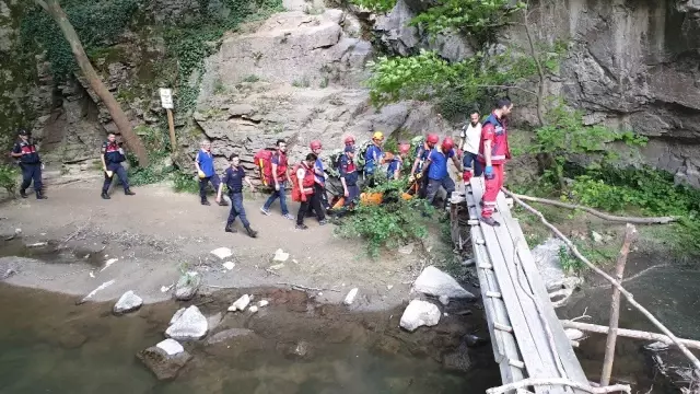 Selfie çekmek isteyen erkek çocuğu 10 metreden düşerek hayatını kaybetti!