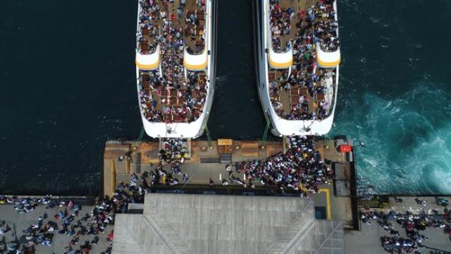 Tatile gitmeyen İstanbullular tarihi ve turistik mekanlara akın etti! Kalabalık caddelere taştı