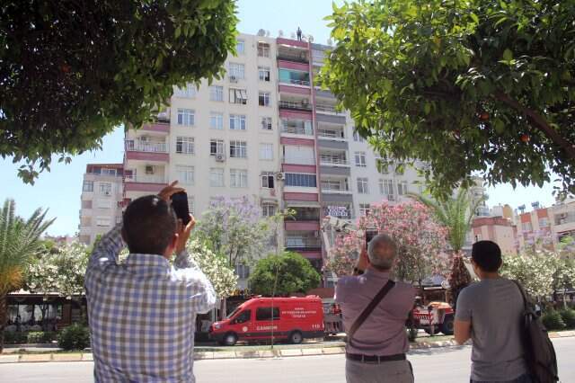 Adana'da yürekler ağza geldi! İntihardan 5 yaşındaki oğlu kurtardı Adana'da yürekler ağza geldi! 5 yaşındaki oğlu kurtardı