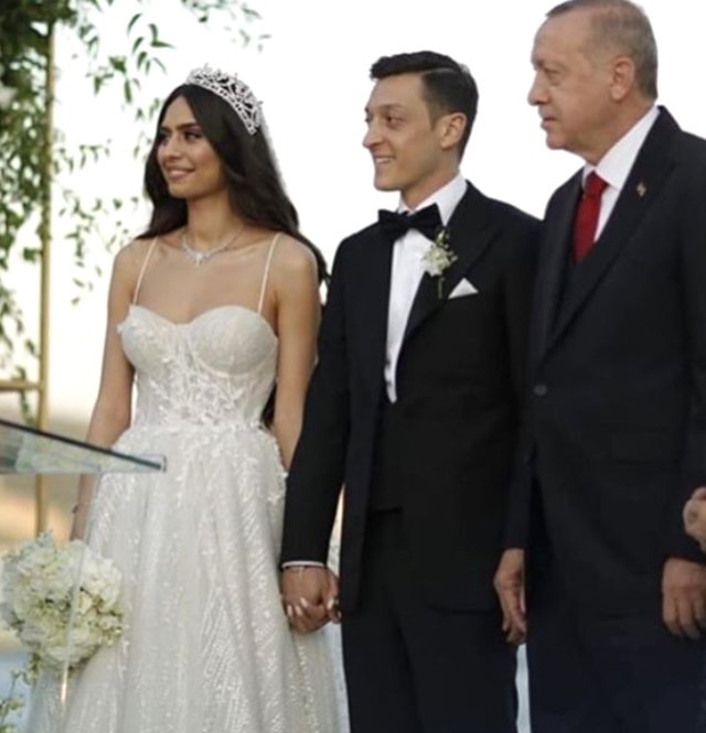 Türkiye'nin konuştuğu Mesut Özil ile Amine Gülşe'nin düğününden muhteşem kareler!