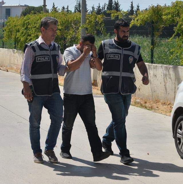 Yol kenarında ölü bulundu, otobüs çarptığı ortaya çıktı Yol kenarında ölü bulundu, otobüs çarptığı ortaya çıktı