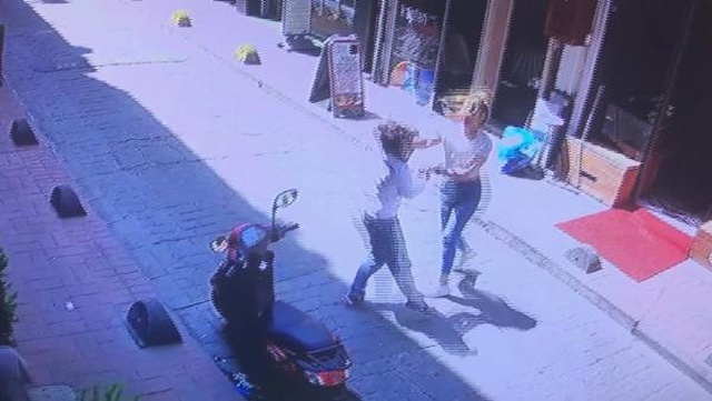 Beyoğlu'nda 2 kadın feci şekilde darp edildi!