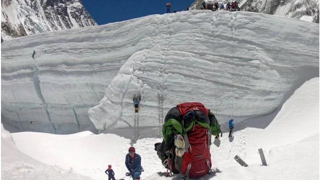 Dünya rekoru kırmış bir Şerpa'nın gözünden Everest'e zorlu tırmanış: 'Everest asla kolay değildir'